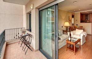 balcony and room Apartaments-Hotel Hispanos 7 Suiza in Barcelona